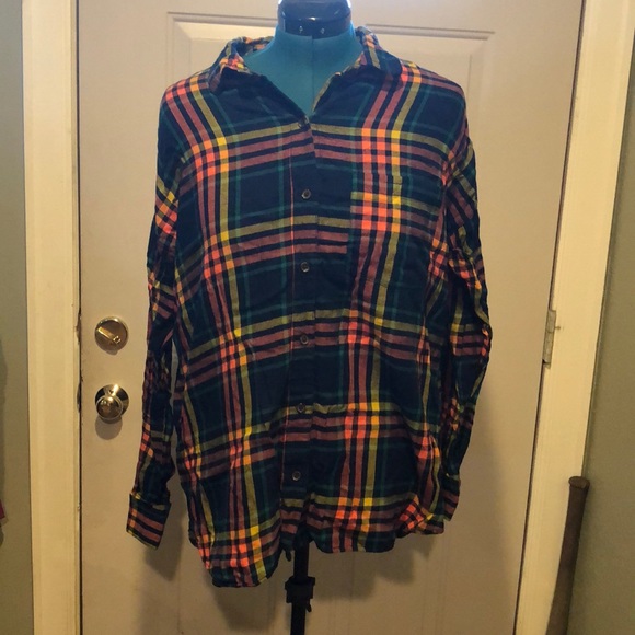 Old Navy Tops - Plaid long sleeve flannel shirt